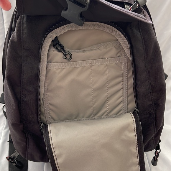 Lowepro camera backpack - Picture 3 of 7